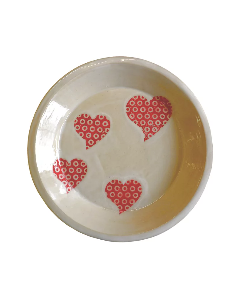 Dessert Ton-Teller - rote Herzen auf grau von vorne