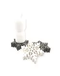 3D-Schneeflocke weiss 2 cm dick als Dekor, Hinsteller & Untersetzer weiss - mit Kerze dargestellt