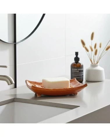 Seifenschale Ton rechteckig orange hinter Lavabo