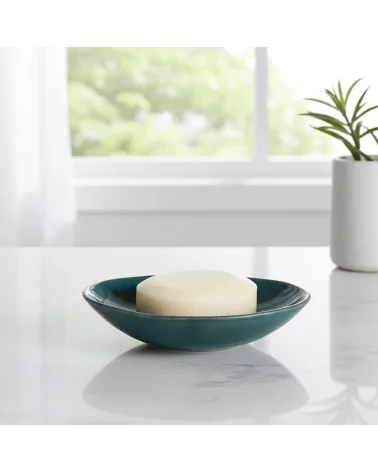 Seifenschale Ton rund azur blau vor Fenster