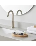 Ovale Seifenschale aus Douglas-Holz mit Seife, handmade im Werkstatt Schweiz, vor Lavabo im Küche