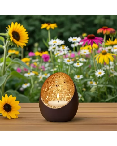 Teelicht & Goldlicht - Teelichschale Spot bronze-goldmosaik 9.5 cm - ein Teelicht im Sommer vor Blumen auf Balkon