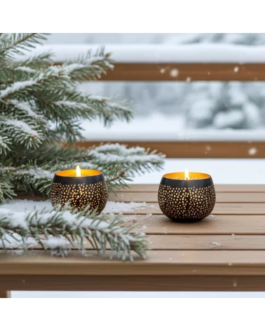 Teelicht & Goldlicht - Teelichtschale Ball gelocht anthrazit-gold 12 cm - zwei Teelichter auf Terrasse im Winter