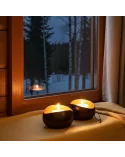 Teelicht & Goldlicht - Teelichtschale Swing bronze-gold 14 cm - auf Fenstersims im Winter in Nacht