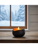 Teelicht & Goldlicht - Teelichtschale Swing bronze-gold 14 cm - vor Fenster im Winter auf Tisch