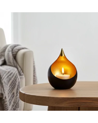 Teelicht & Goldlicht - Teelichschale Bola bronze-gold 15 cm - auf Tisch in Wohnzimmer neben Stuhl