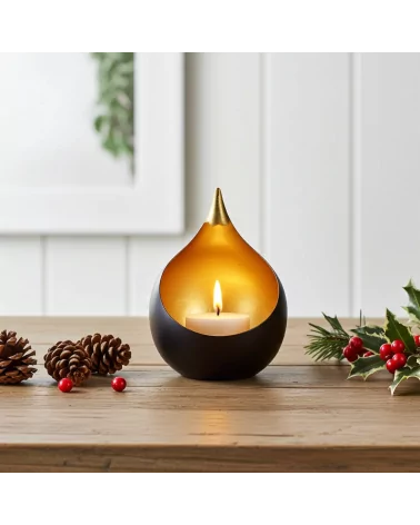 Teelicht & Goldlicht - Teelichschale Bola bronze-gold 15 cm - neben Tannenbaum-Blättern und Tannzapfen