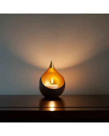 Teelicht & Goldlicht - Teelichschale Bola bronze-gold 15 cm - im dunkeln vor weisser Wand