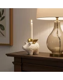 1er-Kerzenständer kleines Schweinchen weiss-gold aus Holz - für Stabkerzen - auf Konsole neben Lampe