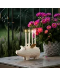 4er-Kerzenständer Schwein weiss-gold aus Holz - für Stabkerzen - auf Terrasse im Sommer auf Tisch