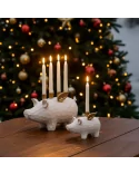 Set 1er-Kerzenständer und 4er-Kerzenständer Schwein weiss-gold aus Holz für Stabkerzen - vor Weihnachtsbaum