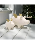 Set 1er-Kerzenständer und 4er-Kerzenständer Schwein weiss-gold aus Holz - draussen vor Fenster auf Boden ohne Kerze