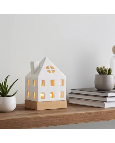 Lichthaus - Teelicht Haus - Dekoration Weihnachten - weiss-glänzend - 17.7 cm auf Ablage neben Büchern und Pflanzen