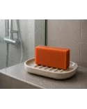 Hand- & Duschseife mit Bio-Karité-Butter vegan - Sandelholz - in Bad bei Dusche