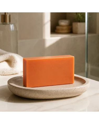 Hand- & Duschseife mit Bio-Karité-Butter vegan - Eglantine (Wildrose) - in Bad bei Dusche
